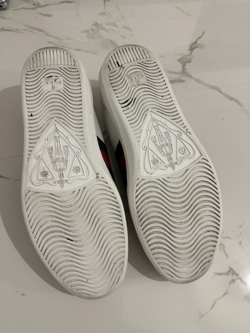 Gucci Ace Embroidered Bee Sneakers - Picture 9 of 9